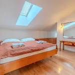 Whats-app Self-check-in - Zell Am - In Out Apartment *