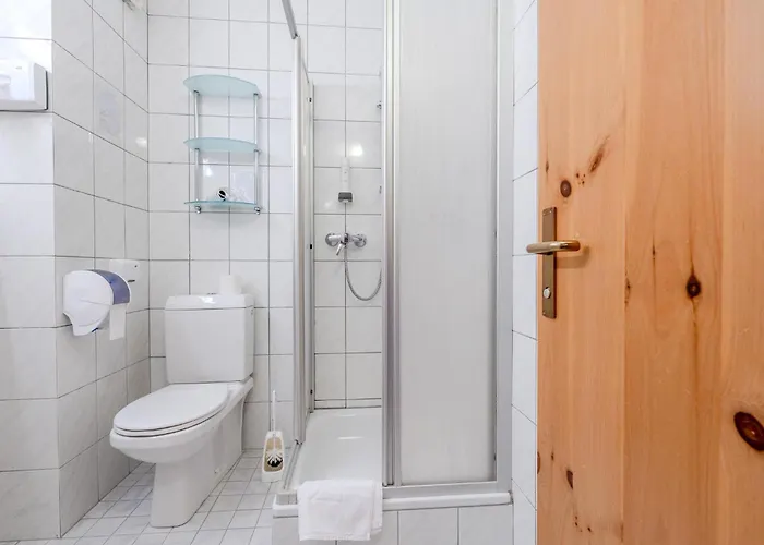 Whats-app Self-check-in - Zell Am - In Out アパート